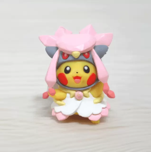 メガディアンシーのポンチョを着たピカチュウ