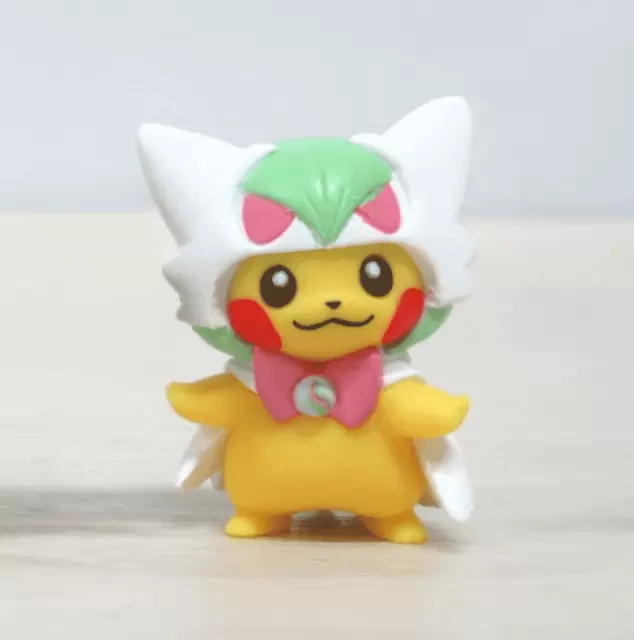 メガサーナイトのポンチョを着たピカチュウ